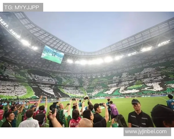 费城足球队迎战强敌全力争胜球迷热情高涨期待精彩对决